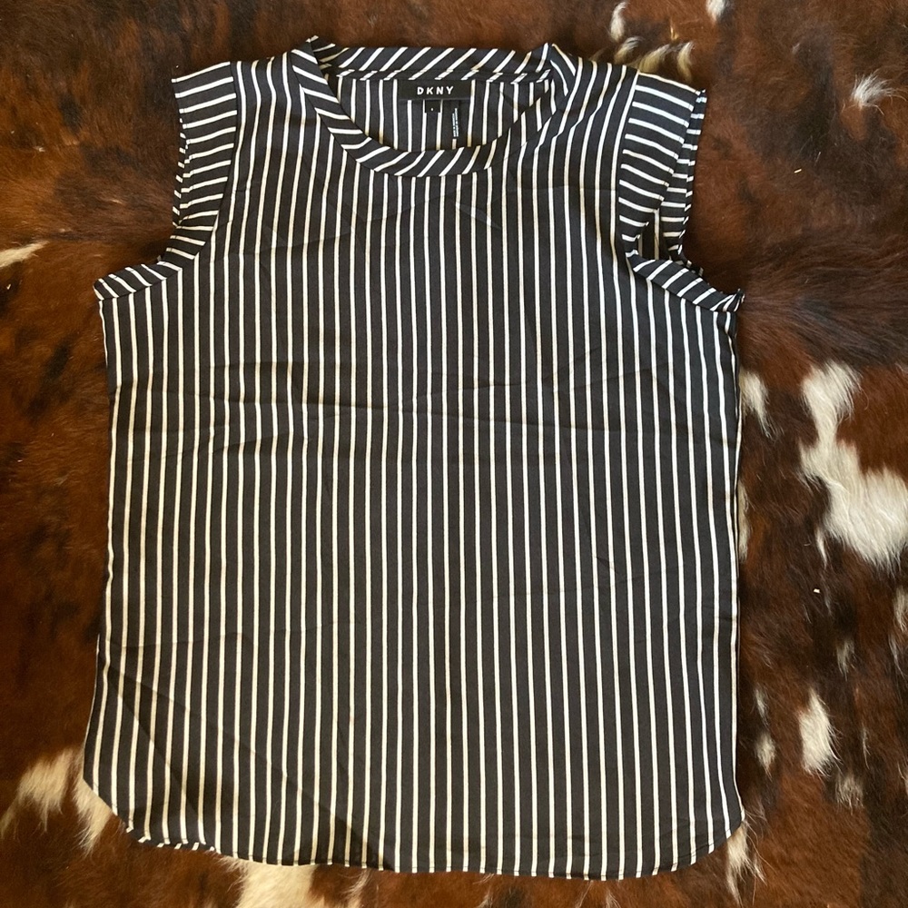 🌟SOLD🌟Classic black and white striped top from DKNY.